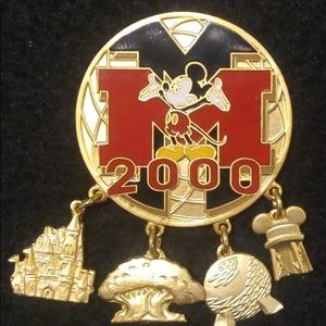 2000 Mickey Disney dangle pin